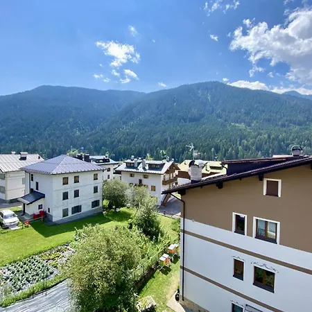 Tana Bianconiglio - Between The Center And The Apartman